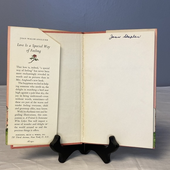 Joan Walsh Anglund – “Love Is A Special Way of Feeling” (Vintage Book) - Picture 4 of 4